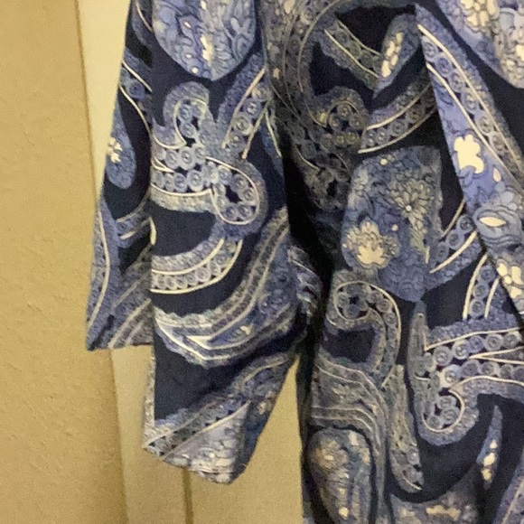 DANABUCHMAN 100% Silk Blouse 10, Cross over features w/covered buttons, Blue - Picture 9 of 9